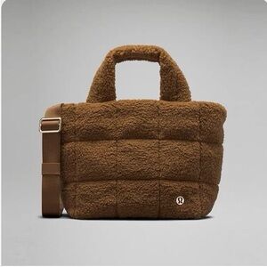 Lululemon quilted fleece bag 5L